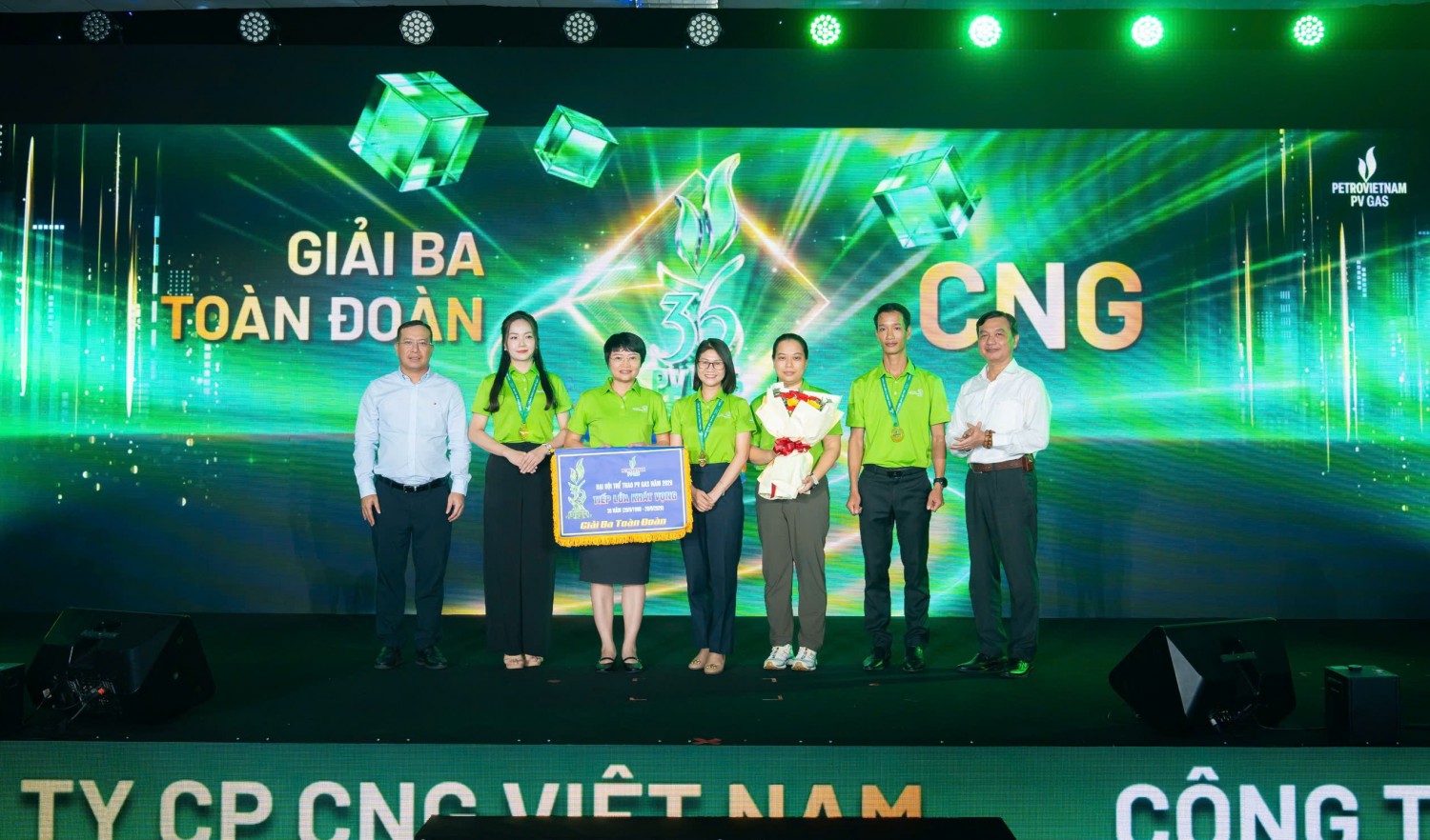 PV GAS kỷ niệm 36 năm thành lập: Tiếp lửa khát vọng, vững bước tương lai PV GAS kỷ niệm 36 năm thành lập: Tiếp lửa khát vọng, vững bước tương lai