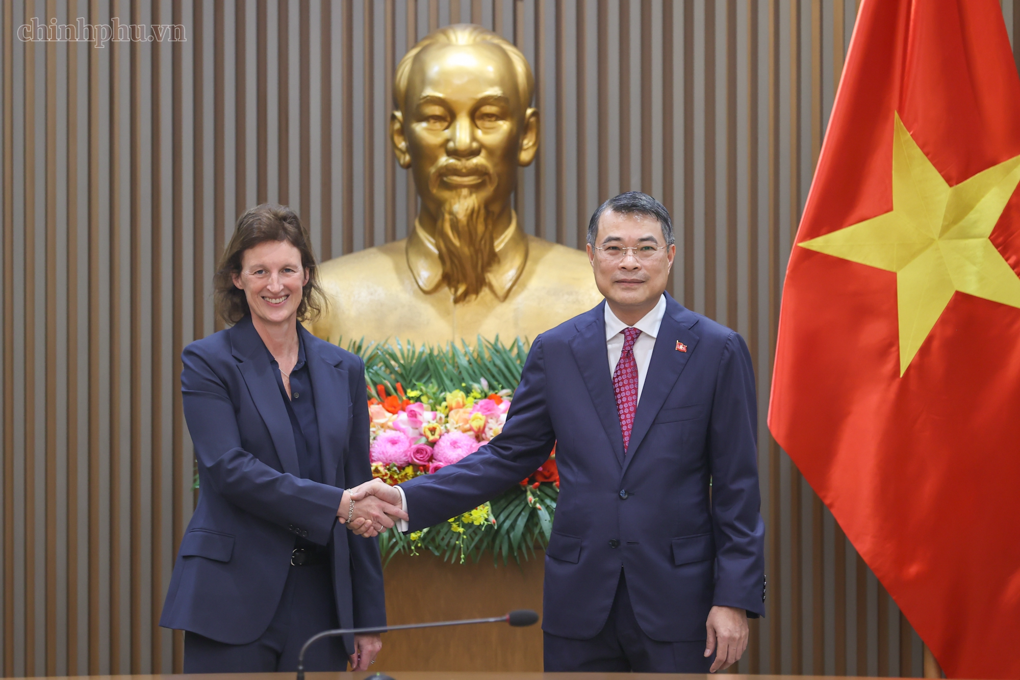 Nâng hạng thị trường chứng khoán, nâng chuẩn nền kinh tế