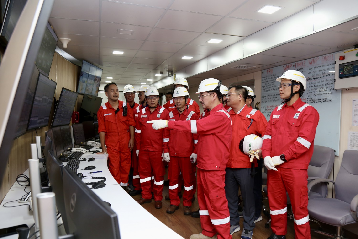 Đảng bộ PVEP nâng cao nghiệp vụ công tác kiểm tra, giám sát cho đội ngũ cán bộ phía Nam Đảng bộ PVEP nâng cao nghiệp vụ công tác kiểm tra, giám sát cho đội ngũ cán bộ phía Nam