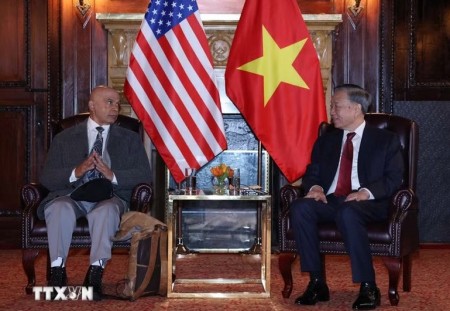 Tổng Bí thư, Chủ tịch nước Tô Lâm gặp Ban Lãnh đạo Đảng Cộng sản Hoa Kỳ