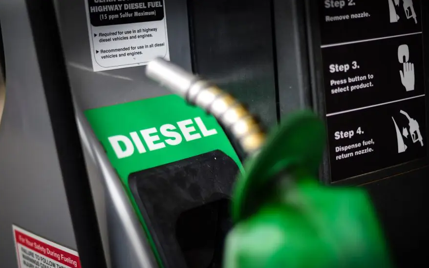 Giá dầu diesel lập đỉnh tại Mỹ và châu Âu