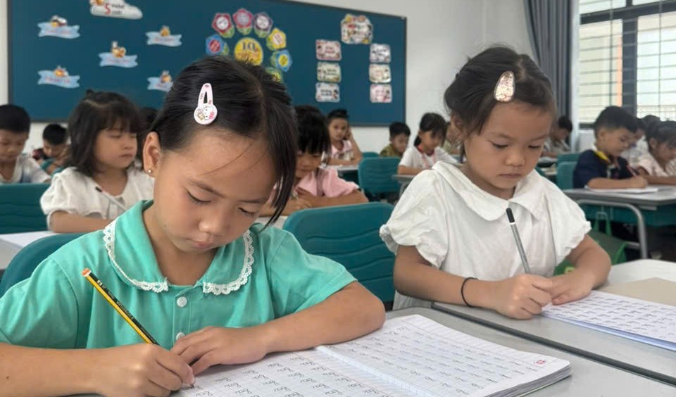 [Chùm Ảnh] Đổi thay trong những giờ học đầu tiên dưới mái trường PETROVIETNAM - Phong Thổ