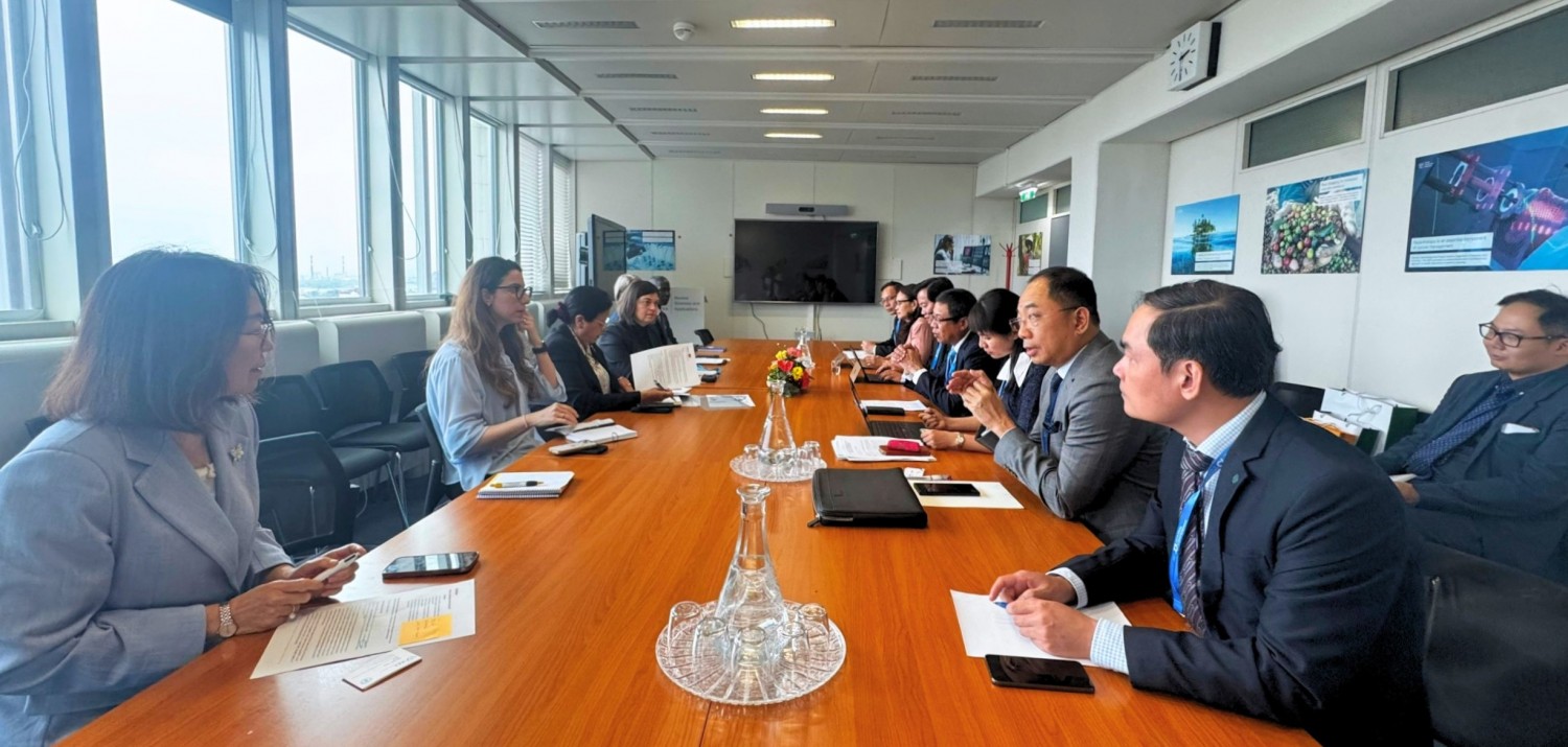 Đoàn công tác làm việc với bà Najat Mokhtar, Phó Tổng Giám đốc IAEA phụ trách Khoa học và Ứng dụng hạt nhân. Đoàn công tác làm việc với bà Najat Mokhtar, Phó Tổng Giám đốc IAEA phụ trách Khoa học và Ứng dụng hạt nhân.