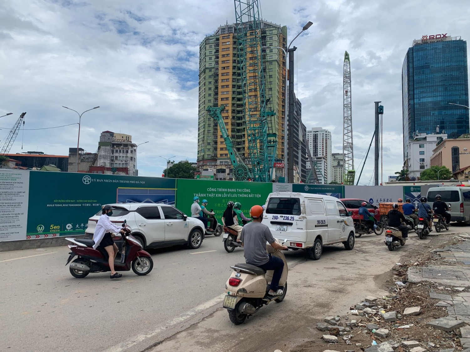 Hà Nội điều chỉnh giao thông Vành đai 1 đoạn thi công cầu vượt Nguyễn Chí Thanh Hà Nội điều chỉnh giao thông Vành đai 1 đoạn thi công cầu vượt Nguyễn Chí Thanh