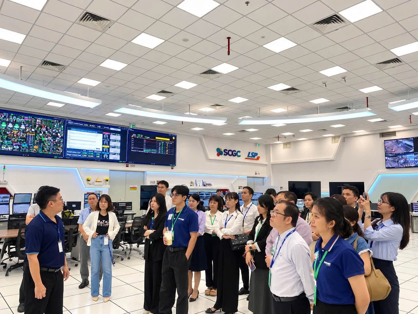 Vietsovpetro và LSP trao đổi kinh nghiệm về gắn kết người lao động Vietsovpetro và LSP trao đổi kinh nghiệm về gắn kết người lao động