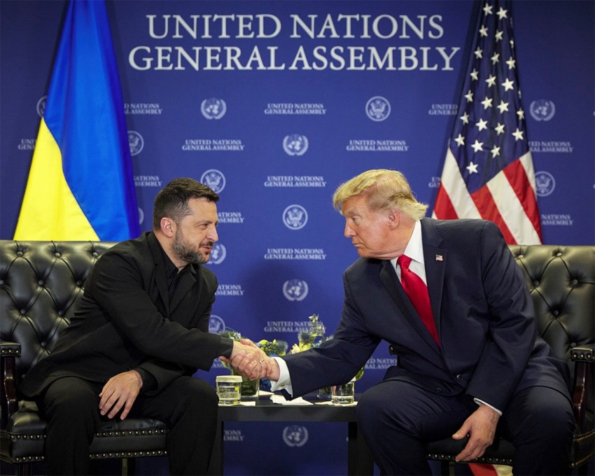 Tổng thống Ukraine Volodymyr Zelensky (trái) tại cuộc hội đàm với Tổng thống Mỹ Donald Trump tại New York ngày 22/9 Tổng thống Ukraine Volodymyr Zelensky (trái) tại cuộc hội đàm với Tổng thống Mỹ Donald Trump tại New York ngày 22/9