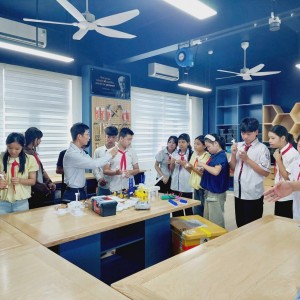 Khơi dậy ước mơ sáng tạo cho học sinh vùng biên từ phòng STEM tại Trường PETROVIETNAM - Phong Thổ