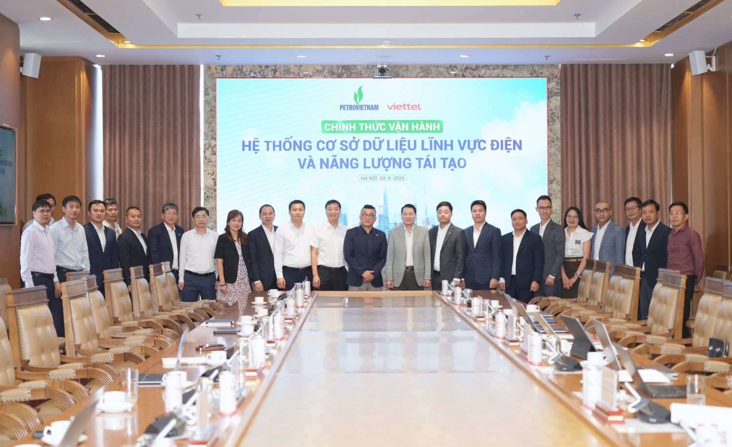 Các đại biểu tham dự Lễ công bố vận hành chính thức Hệ thống Cơ sở dữ liệu lĩnh vực Điện và Năng lượng tái tạo. Các đại biểu tham dự Lễ công bố vận hành chính thức Hệ thống Cơ sở dữ liệu lĩnh vực Điện và Năng lượng tái tạo.
