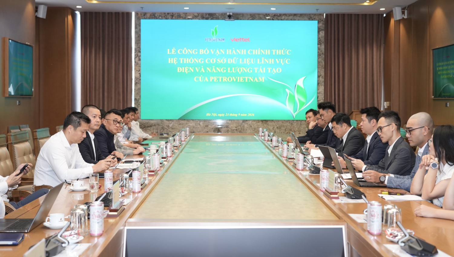 Lễ công bố vận hành chính thức Hệ thống Cơ sở dữ liệu lĩnh vực Điện và Năng lượng tái tạo. Lễ công bố vận hành chính thức Hệ thống Cơ sở dữ liệu lĩnh vực Điện và Năng lượng tái tạo.