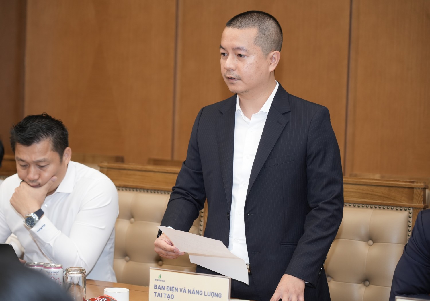 Phó Trưởng ban phụ trách Ban Điện và Năng lượng tái tạo PETROVIETNAM Nghiêm Xuân Hoàng phát biểu tại buổi lễ. Phó Trưởng ban phụ trách Ban Điện và Năng lượng tái tạo PETROVIETNAM Nghiêm Xuân Hoàng phát biểu tại buổi lễ.