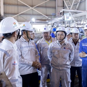 Lãnh đạo PVCFC động viên đội ngũ trực tiếp thực hiện bảo dưỡng Nhà máy Đạm Cà Mau