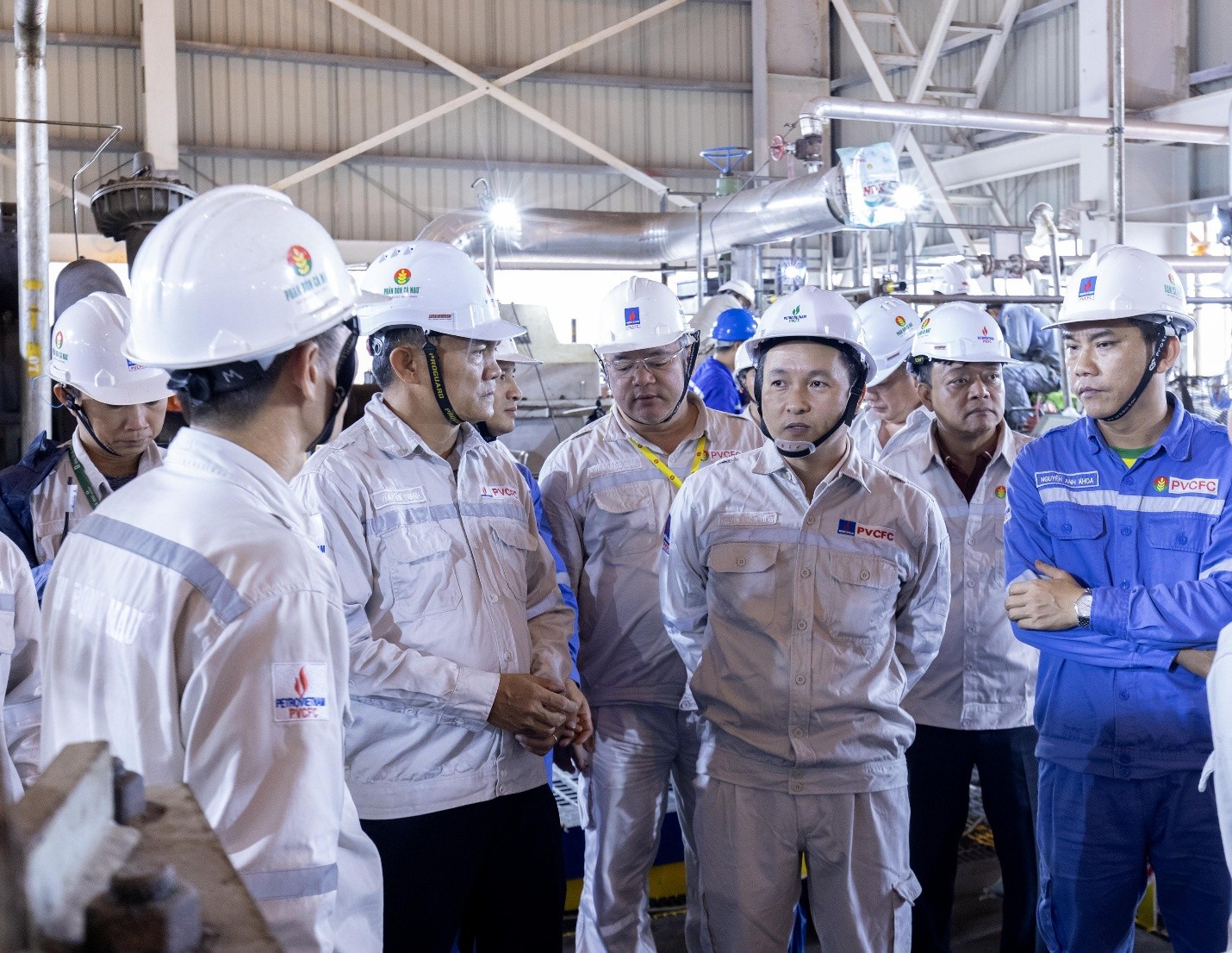 Lãnh đạo PVCFC động viên đội ngũ trực tiếp thực hiện bảo dưỡng Nhà máy Đạm Cà Mau