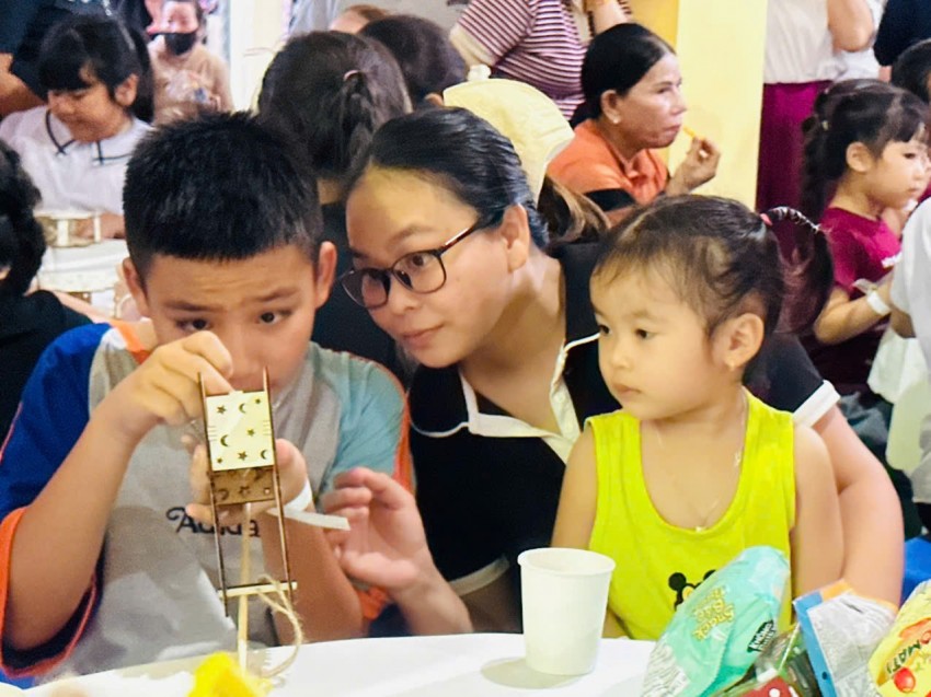 Lan tỏa yêu thương Đêm hội trăng rằm đến thiếu nhi xã đảo Long Sơn Rộn ràng