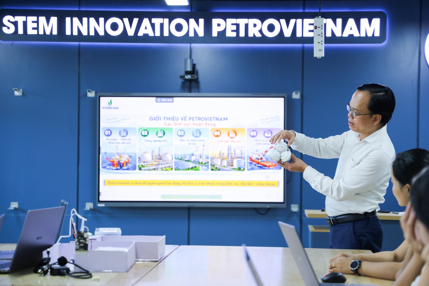 [Chùm ảnh] Trường PETROVIETNAM - Phong Thổ: Không gian sáng tạo mới sẵn sàng chào đón học sinh