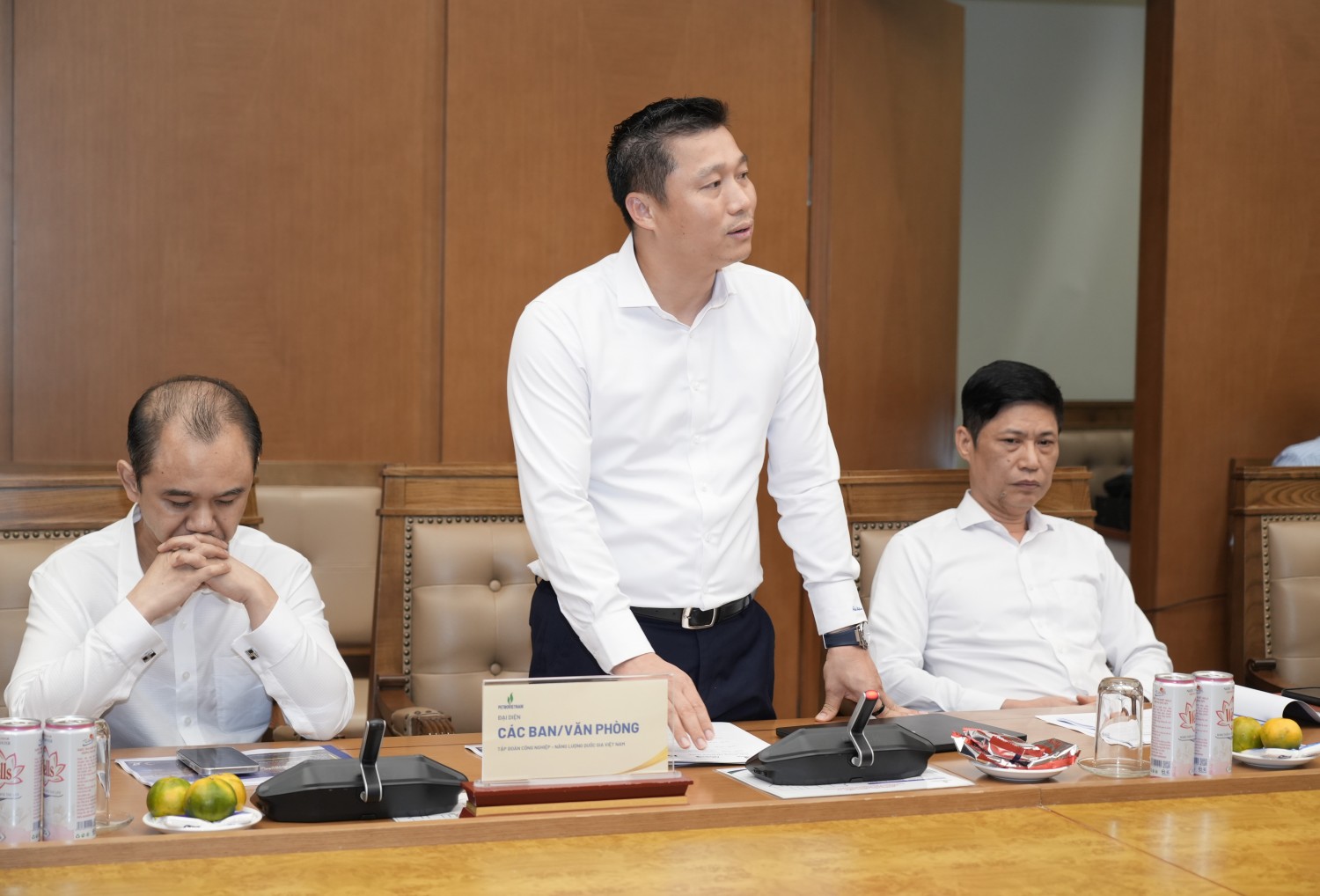 Ông Đoàn Trọng Sinh – Phó Trưởng Ban KHCN & CĐS PETROVIETNAM phát biểu khai mạc cuộc họp. Ông Đoàn Trọng Sinh – Phó Trưởng Ban KHCN & CĐS PETROVIETNAM phát biểu khai mạc cuộc họp.