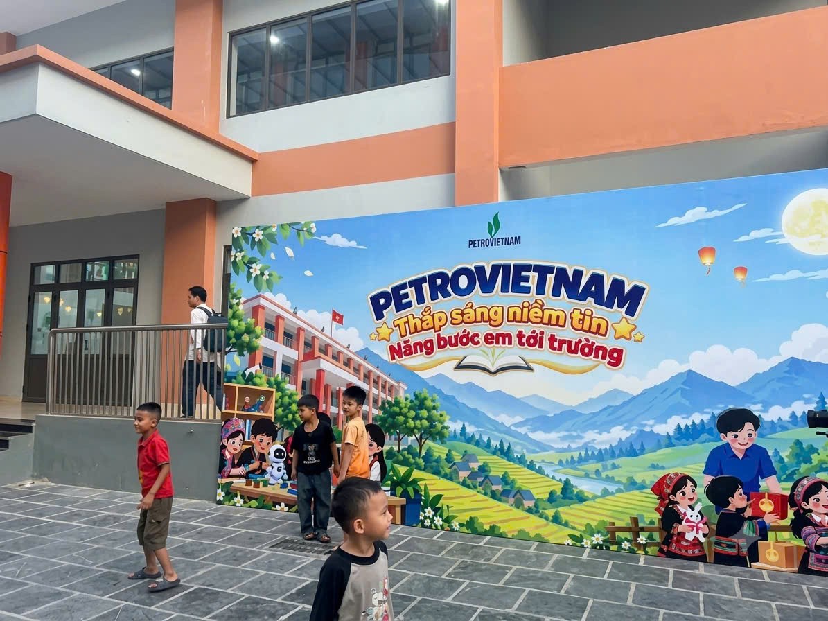 Rộn ràng chờ đón mùa Trung thu đầu tiên dưới mái trường PETROVIETNAM - Phong Thổ Rộn ràng chờ đón mùa Trung thu đầu tiên dưới mái trường PETROVIETNAM - Phong Thổ