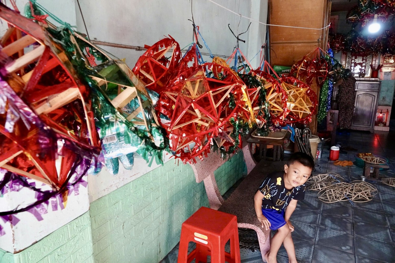 Người phụ nữ gần 60 năm níu giữ nghề làm lồng đèn trung thu truyền thống ở Cần Thơ Người phụ nữ gần 60 năm níu giữ nghề làm lồng đèn trung thu truyền thống ở Cần Thơ