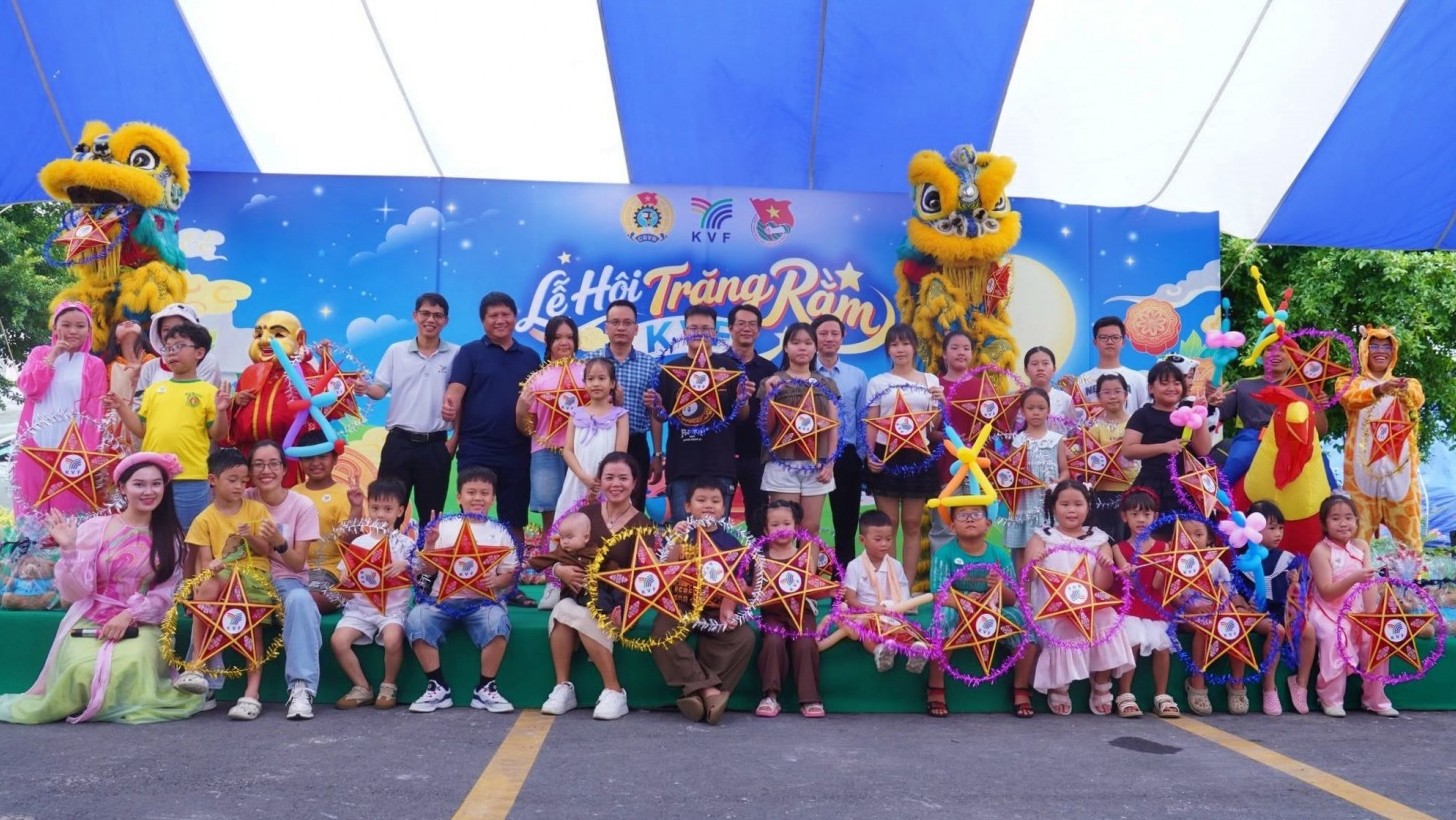 PVCFC chăm lo Tết Trung thu cho con em người lao động