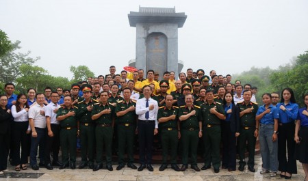 [VIDEO] Người lao động Petrovietnam thành kính tri ân Cụ Huỳnh Thúc Kháng