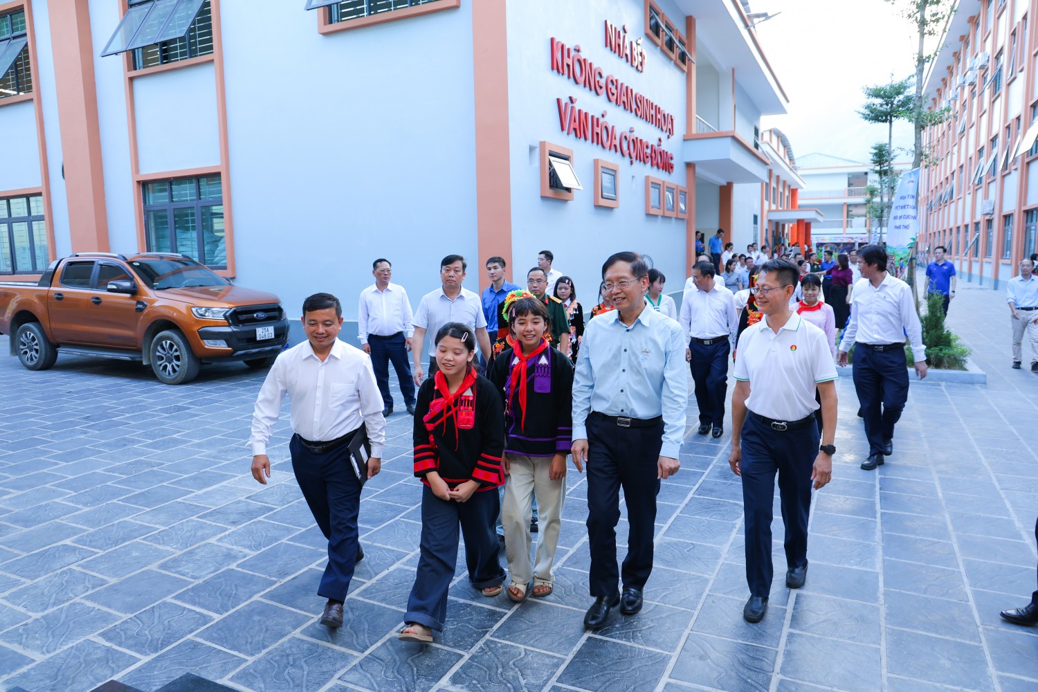 Trung thu đầu tiên dưới mái trường PETROVIETNAM - Phong Thổ