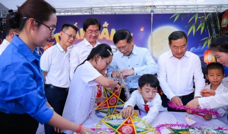 Trung thu đầu tiên dưới mái trường PETROVIETNAM – Phong Thổ