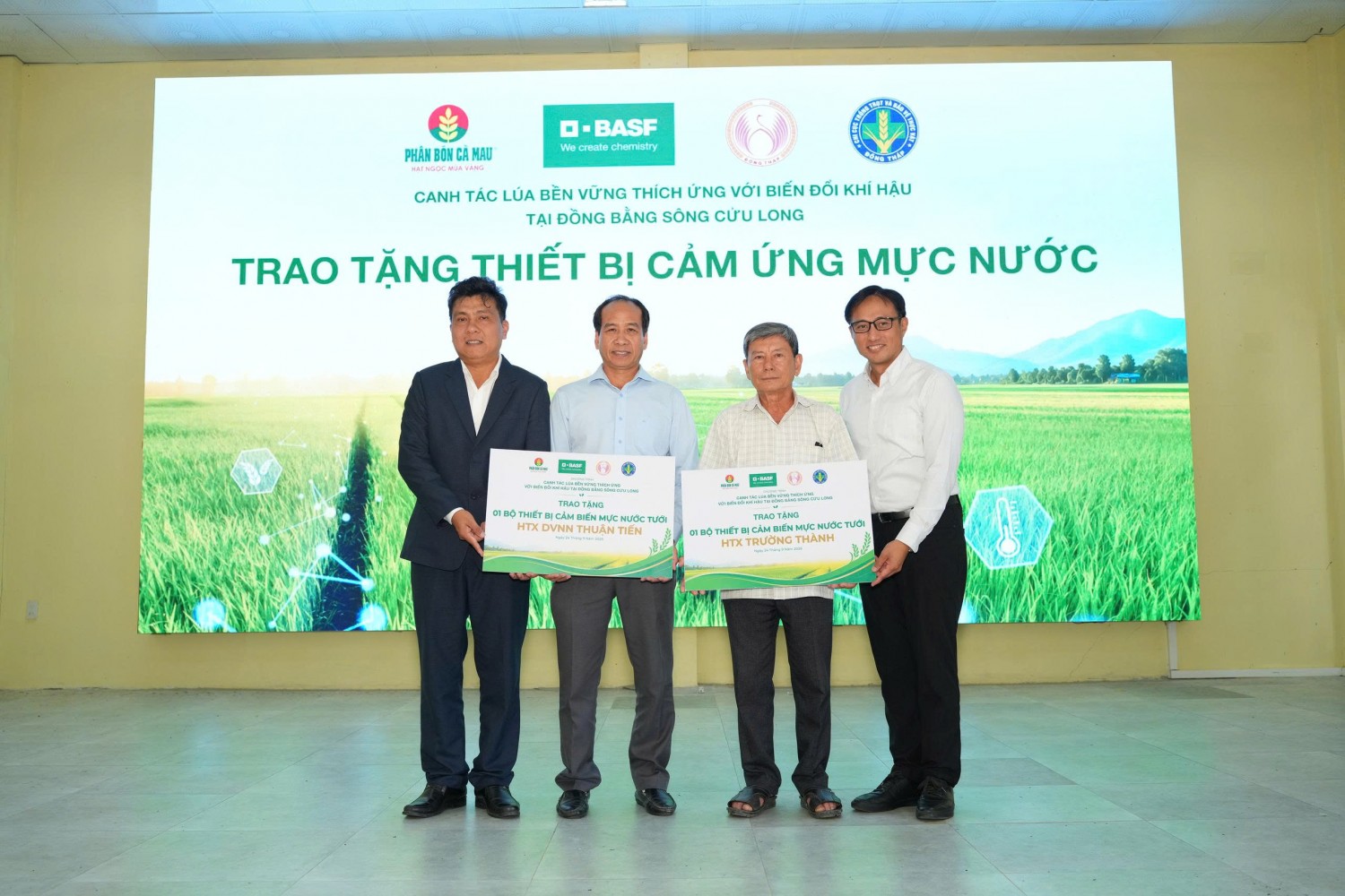 Phân Bón Cà Mau cùng nhà nông đi xa hơn trong bài toán canh tác bền vững Phân Bón Cà Mau cùng nhà nông đi xa hơn trong bài toán canh tác bền vững