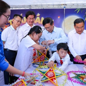 Trung thu đầu tiên dưới mái trường PETROVIETNAM - Phong Thổ