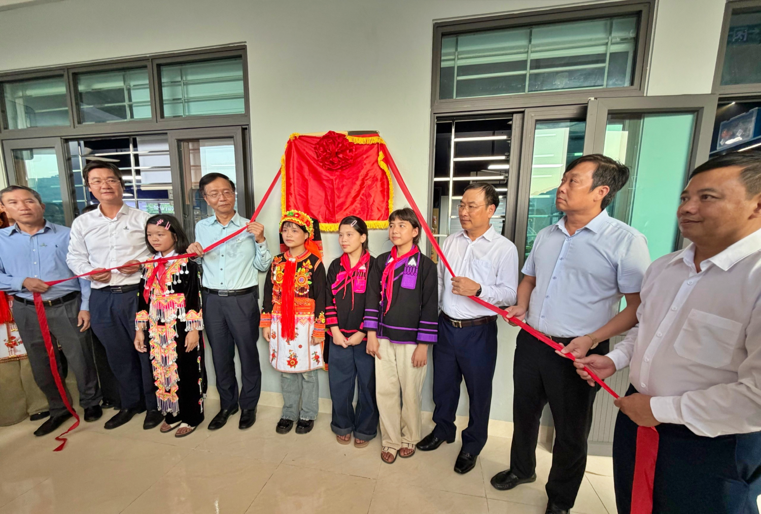 Trung thu đầu tiên dưới mái trường PETROVIETNAM – Phong Thổ