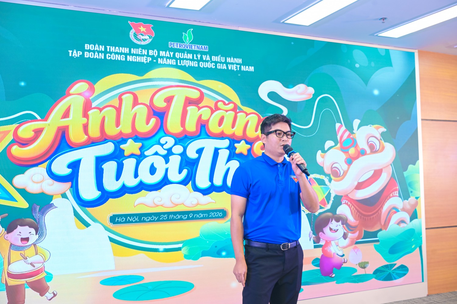 Đoàn Thanh niên BMQL&ĐH PETROVIETNAM mang “Ánh trăng tuổi thơ” đến với các em nhỏ Đoàn Thanh niên BMQL&ĐH PETROVIETNAM mang “Ánh trăng tuổi thơ” đến với các em nhỏ