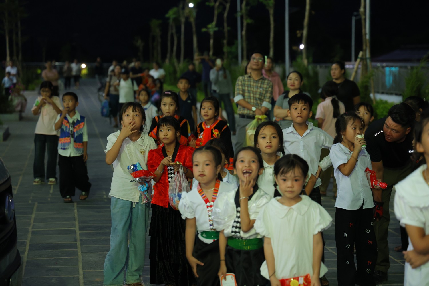 Nụ cười em thơ và hơi ấm nghĩa tình PETROVIETNAM mùa Trung thu biên cương