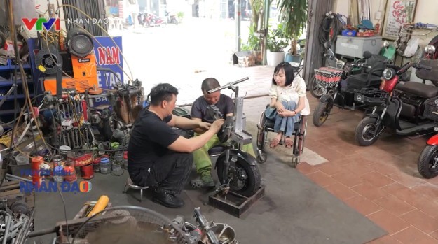 Nữ giám đốc ngồi xe lăn khởi nghiệp từ khát vọng giúp người khuyết tật tự lập Nữ giám đốc ngồi xe lăn khởi nghiệp từ khát vọng giúp người khuyết tật tự lập