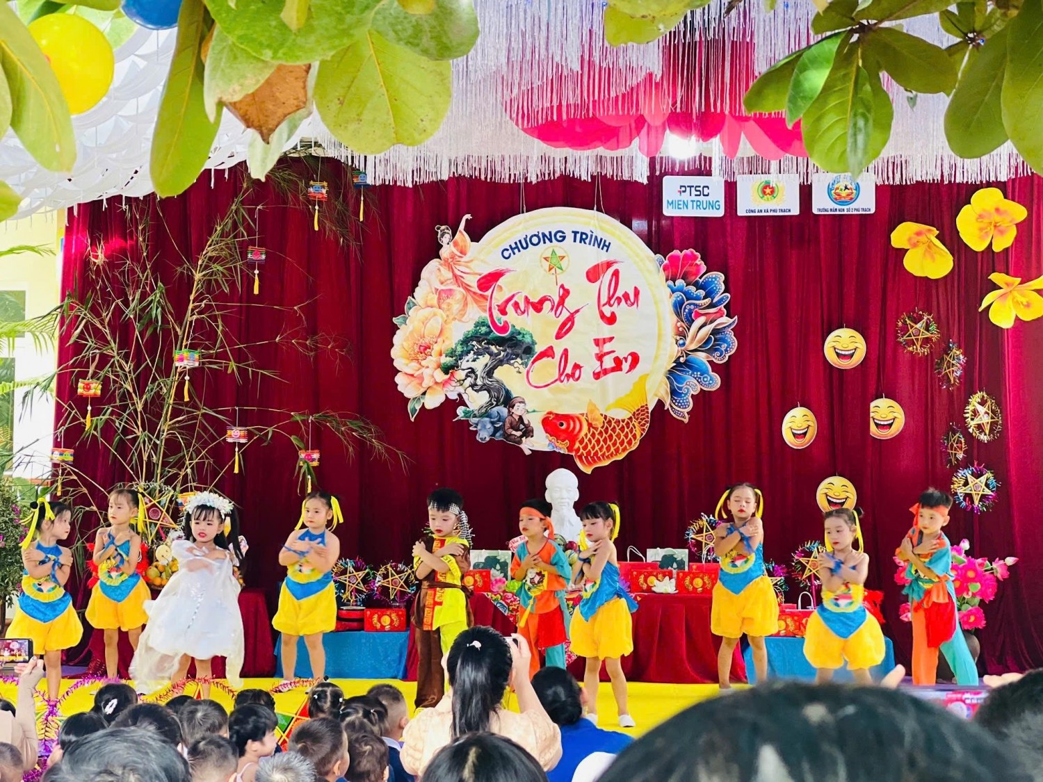 Chi đoàn PTSC Miền Trung cùng Đoàn Thanh niên Công an xã Phú Trạch và nhà trường tổ chức chương trình “Trung thu cho em” với chủ đề “Lồng đèn thắp sáng ước mơ”.