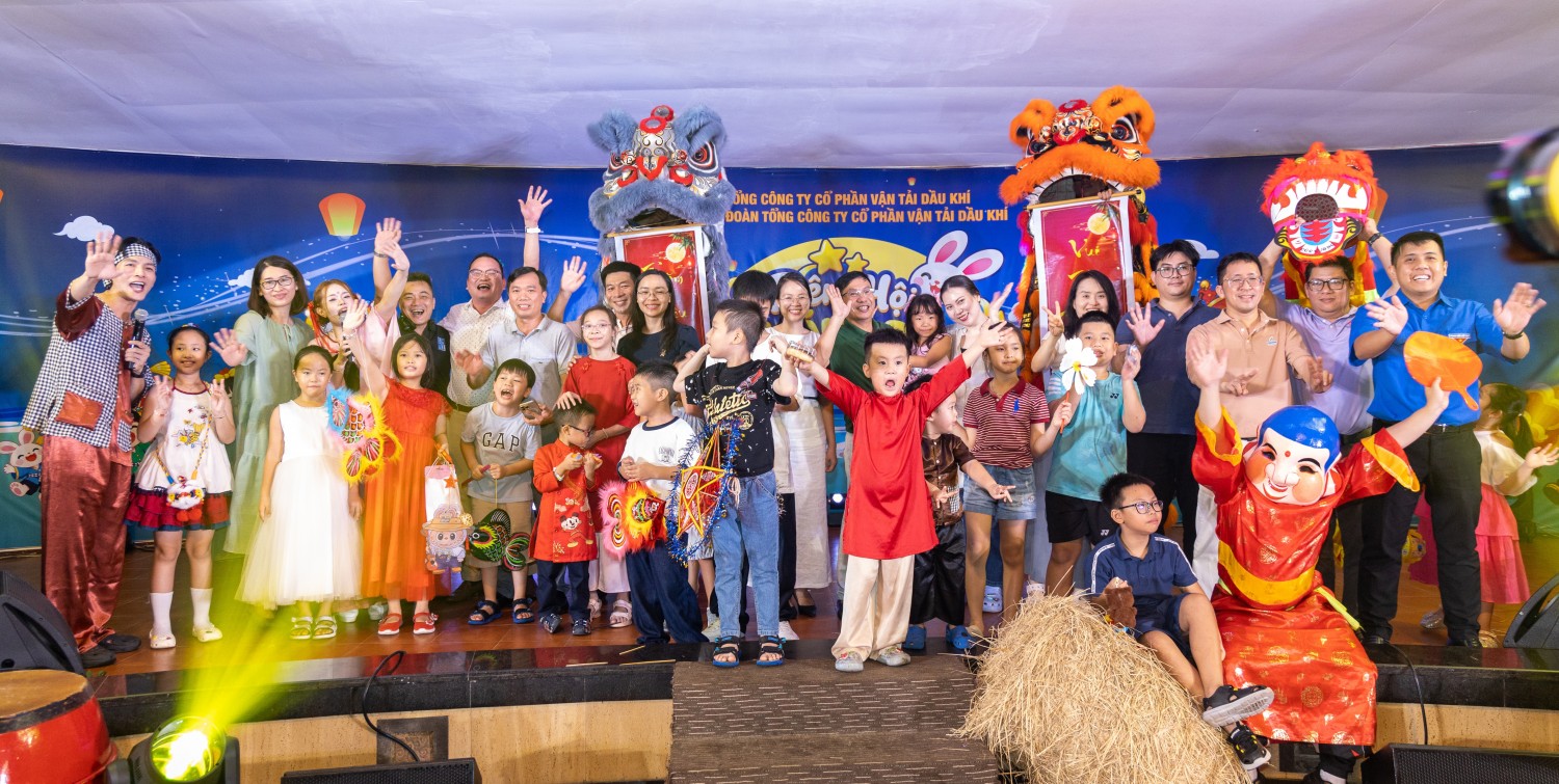 Chương trình Trung thu được PVTrans tổ chức mang đến không gian trải nghiệm thú vị cho các em nhỏ, lan tỏa giá trị văn hóa “Nghĩa tình” mà PVTrans gìn giữ, vun đắp.