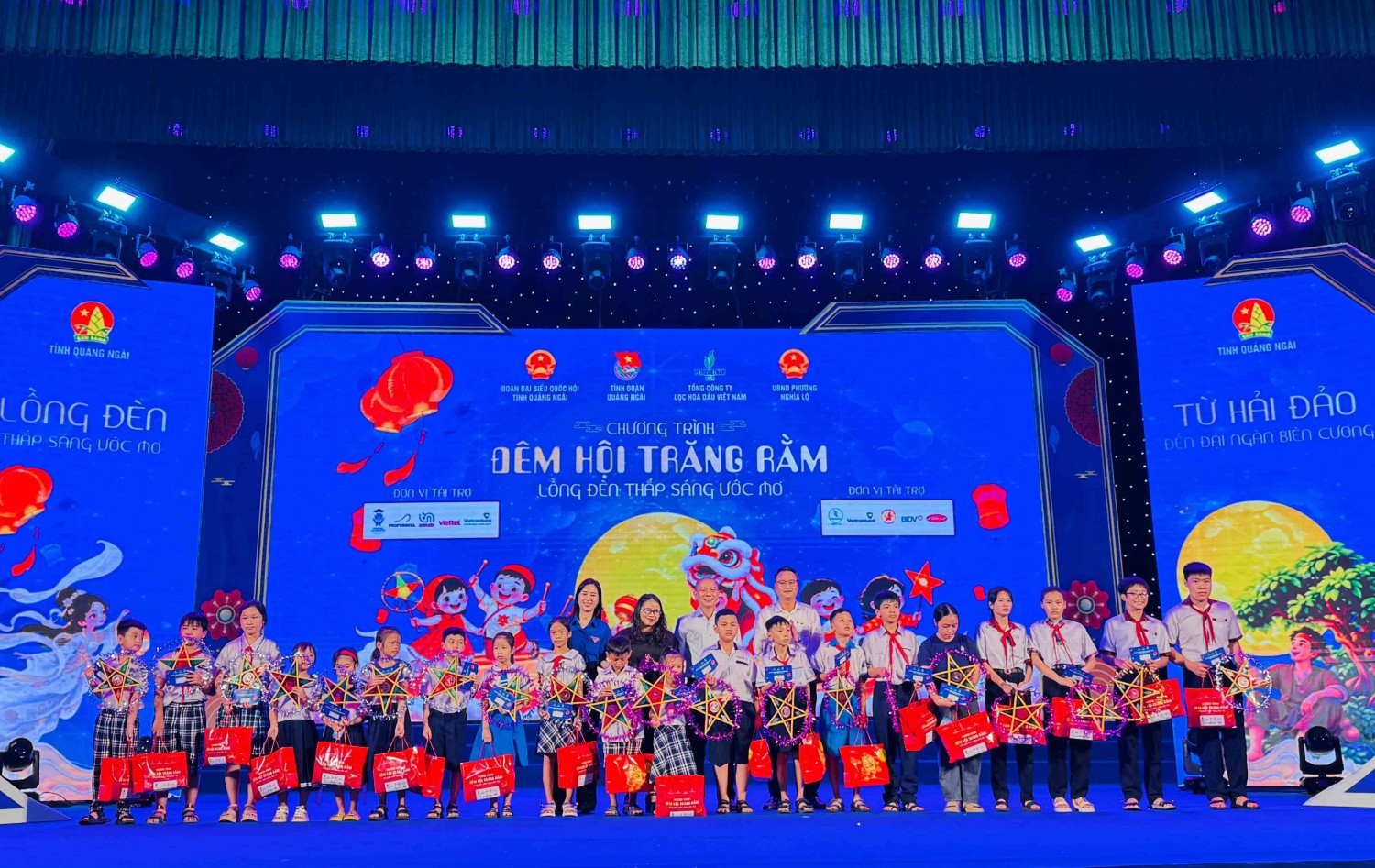 BSR phối hợp cùng Đoàn Đại biểu Quốc hội tỉnh Quảng Ngãi, Tỉnh đoàn Quảng Ngãi và UBND Phường Nghĩa Lộ tổ chức Đêm hội Trăng rằm, tạo sân chơi vui tươi, bổ ích cho các em thiếu nhi.