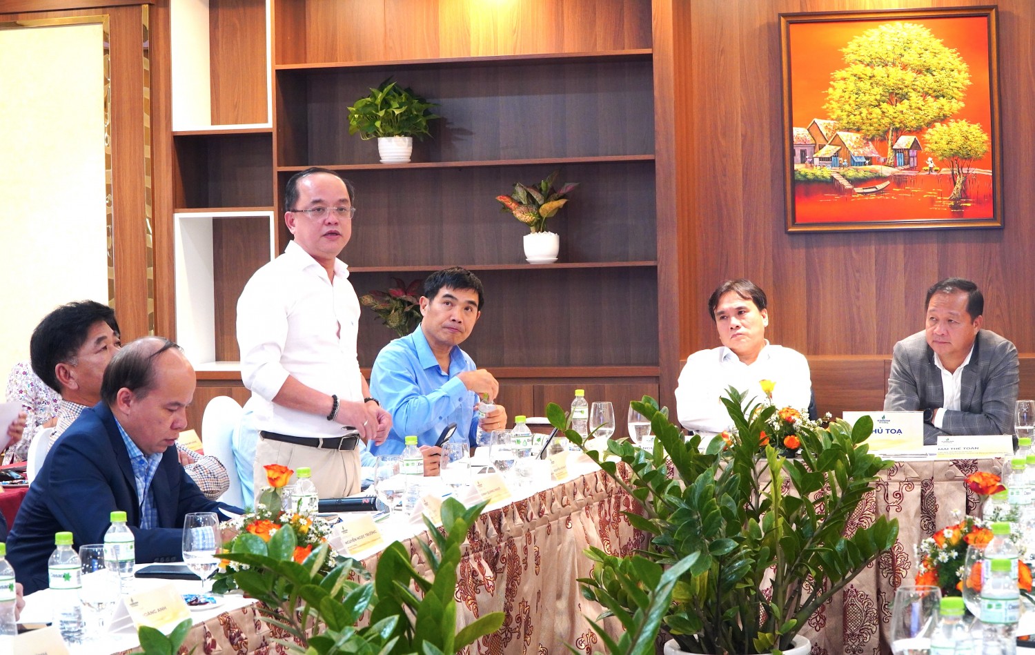 Đại biểu thảo luận tại Hội nghị rà soát chiến lược Đại biểu thảo luận tại Hội nghị rà soát chiến lược