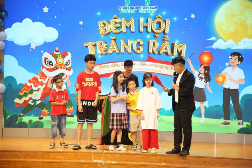 Mùa Trung thu ấm áp, lan tỏa nghĩa tình Petrovietnam: PVU và PV College rộn ràng tổ chức “Đêm Hội Trăng Rằm 2026” PVU và PVCollege rộn ràng tổ chức