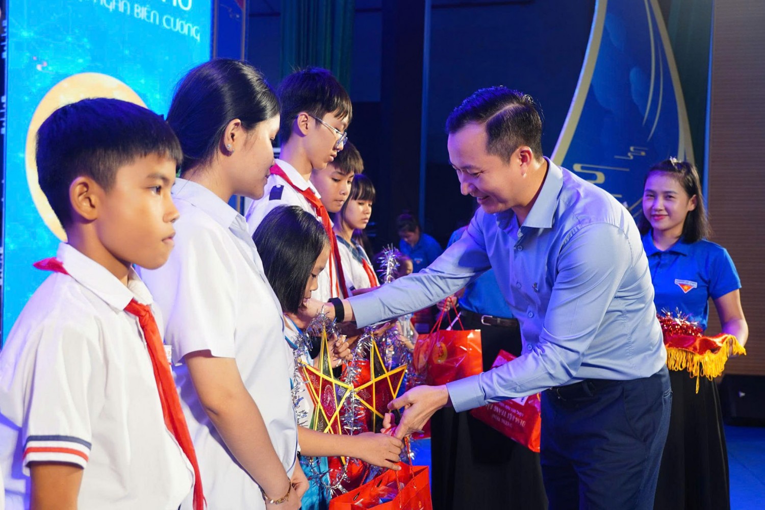 BSR thắp sáng ước mơ, mang Trung thu trọn vẹn yêu thương đến với thiếu nhi khó khăn