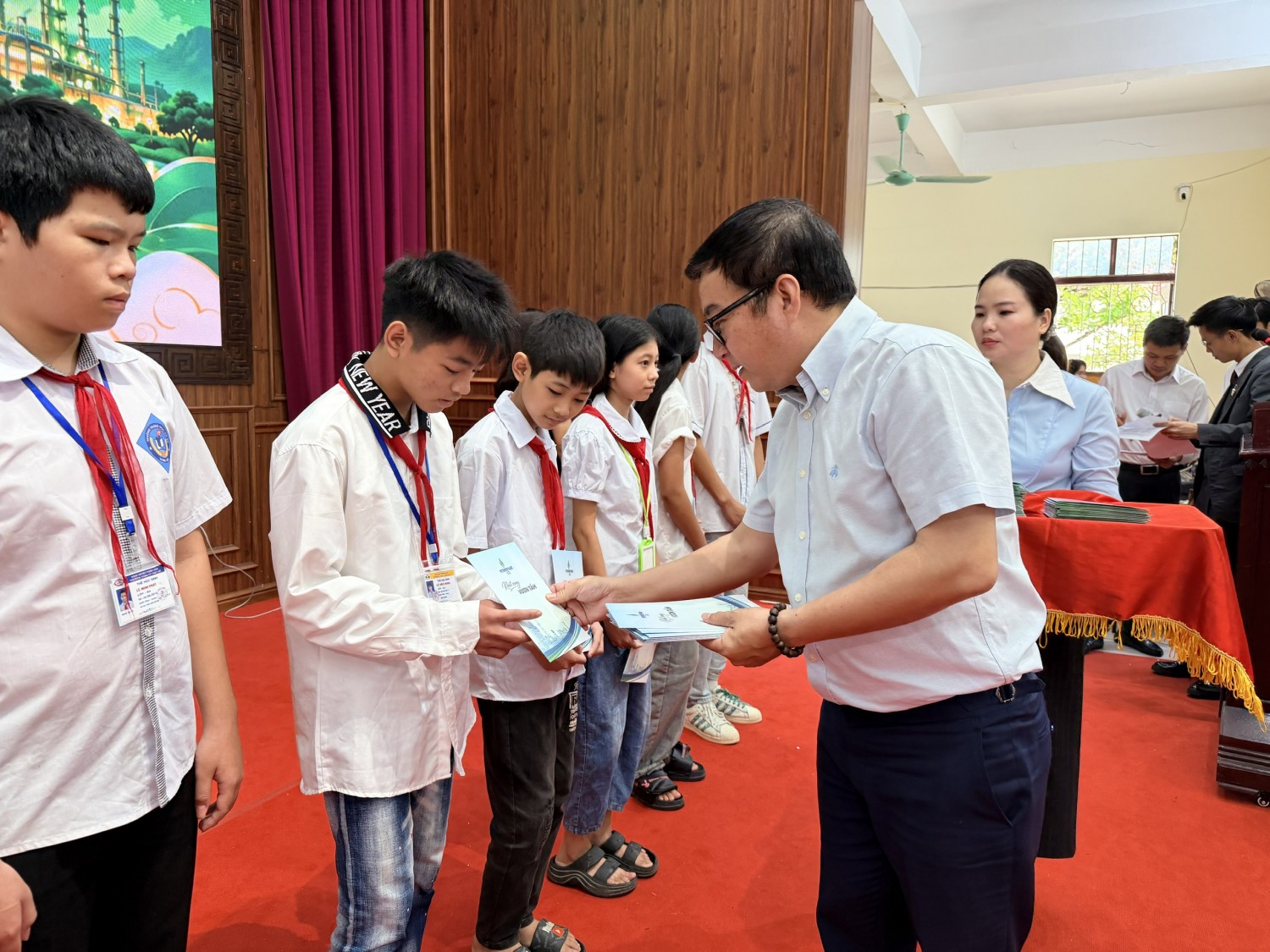 BSR thắp sáng ước mơ, mang Trung thu trọn vẹn yêu thương đến với thiếu nhi khó khăn