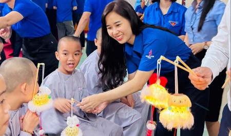 BSR thắp sáng ước mơ, mang Trung thu trọn vẹn yêu thương đến với thiếu nhi khó khăn
