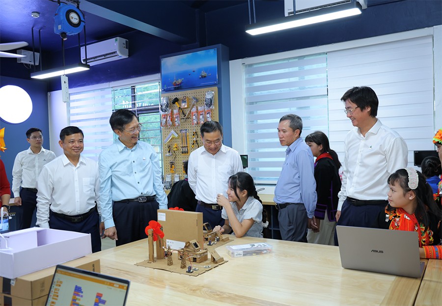 PETROVIETNAM “châm ngòi” STEM: 91 trường Việt Nam tham gia mạng lưới FabLab của MIT