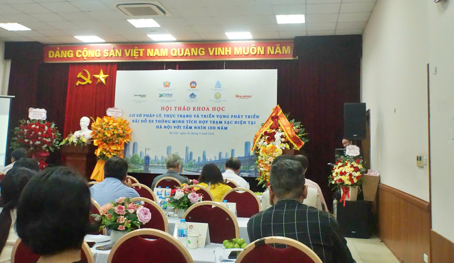 Bãi đỗ xe thông minh: Bài toán hạ tầng cho Hà Nội trong kỷ nguyên giao thông xanh Bãi đỗ xe thông minh: Bài toán hạ tầng cho Hà Nội trong kỷ nguyên giao thông xanh