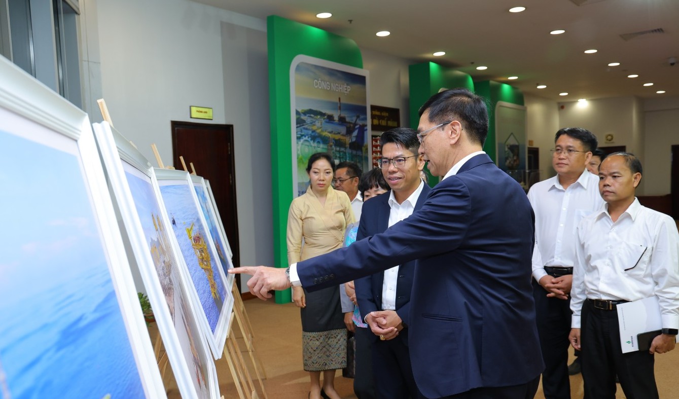 Đảng ủy PETROVIETNAM làm việc với Ban Tuyên huấn Trung ương Đảng Nhân dân Cách mạng Lào