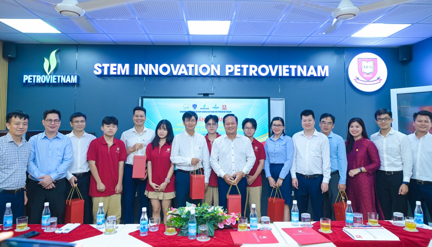 PV Drilling mở ra không gian học tập sáng tạo STEM tại Trường THPT Khoa học Giáo dục