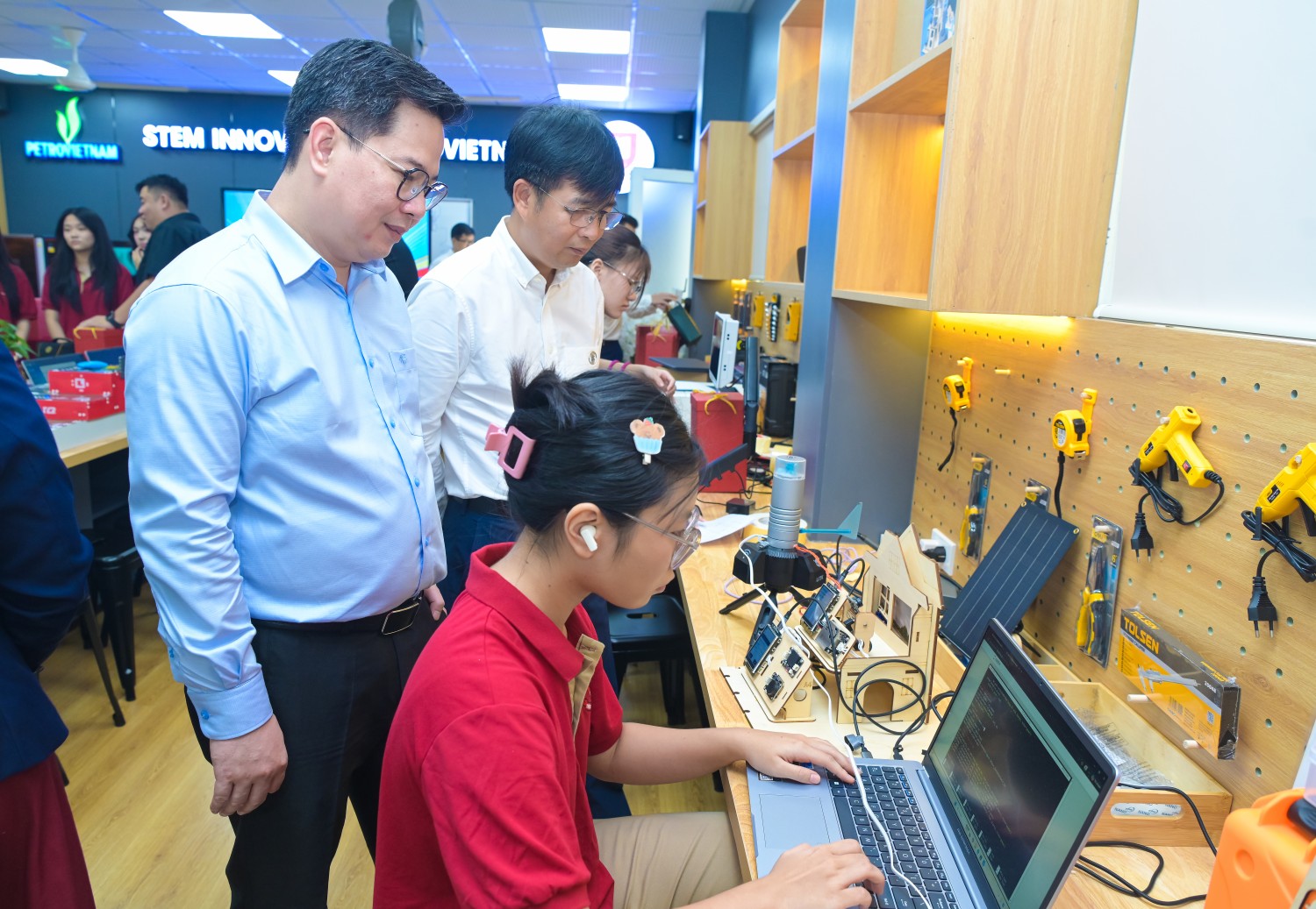PETROVIETNAM và PV Drilling mở ra không gian học tập sáng tạo STEM tại Trường THPT Khoa học Giáo dục