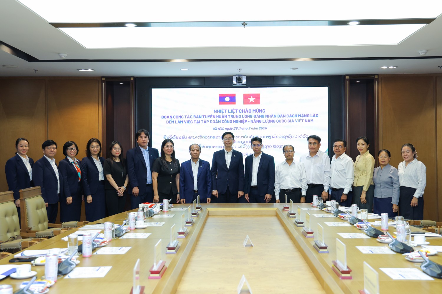 Đảng ủy PETROVIETNAM làm việc với Ban Tuyên huấn Trung ương Đảng Nhân dân Cách mạng Lào
