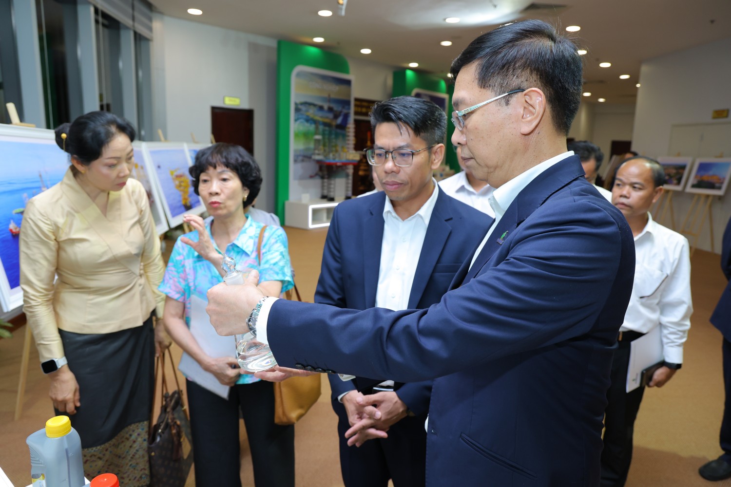 Đảng ủy PETROVIETNAM làm việc với Ban Tuyên huấn Trung ương Đảng Nhân dân Cách mạng Lào