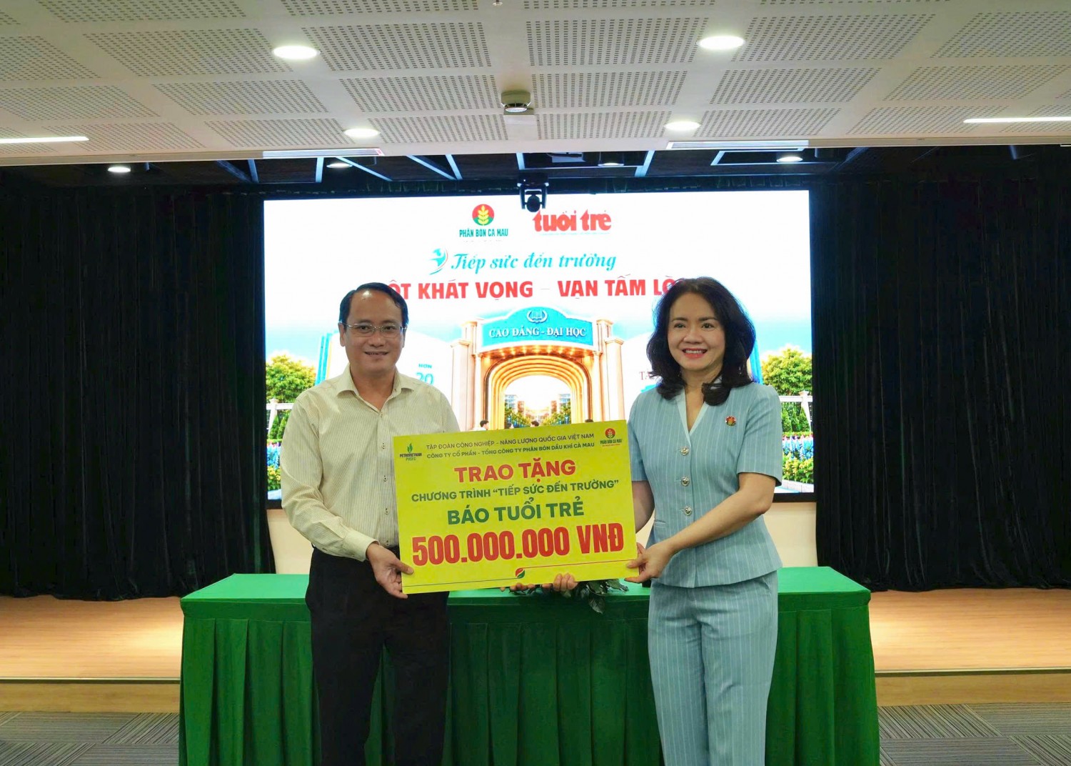 Phân bón Cà Mau tiếp tục đồng hành cùng chương trình “Tiếp sức đến trường” Phân bón Cà Mau tiếp tục đồng hành cùng chương trình “Tiếp sức đến trường”