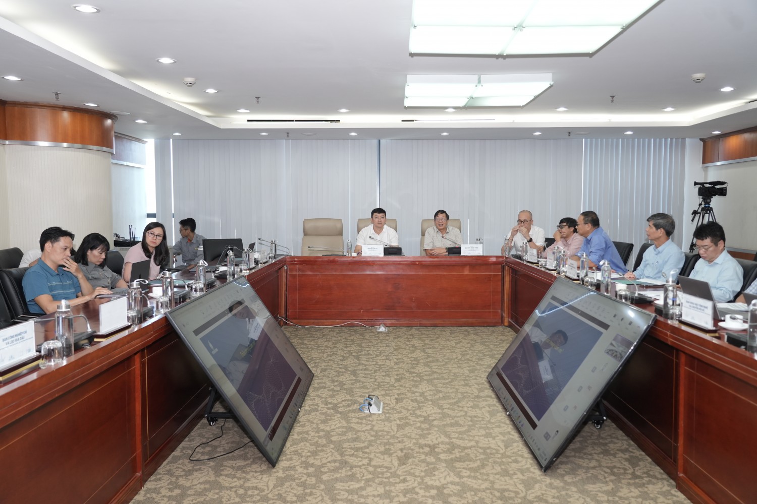 Toàn cảnh hội nghị. Toàn cảnh hội nghị.