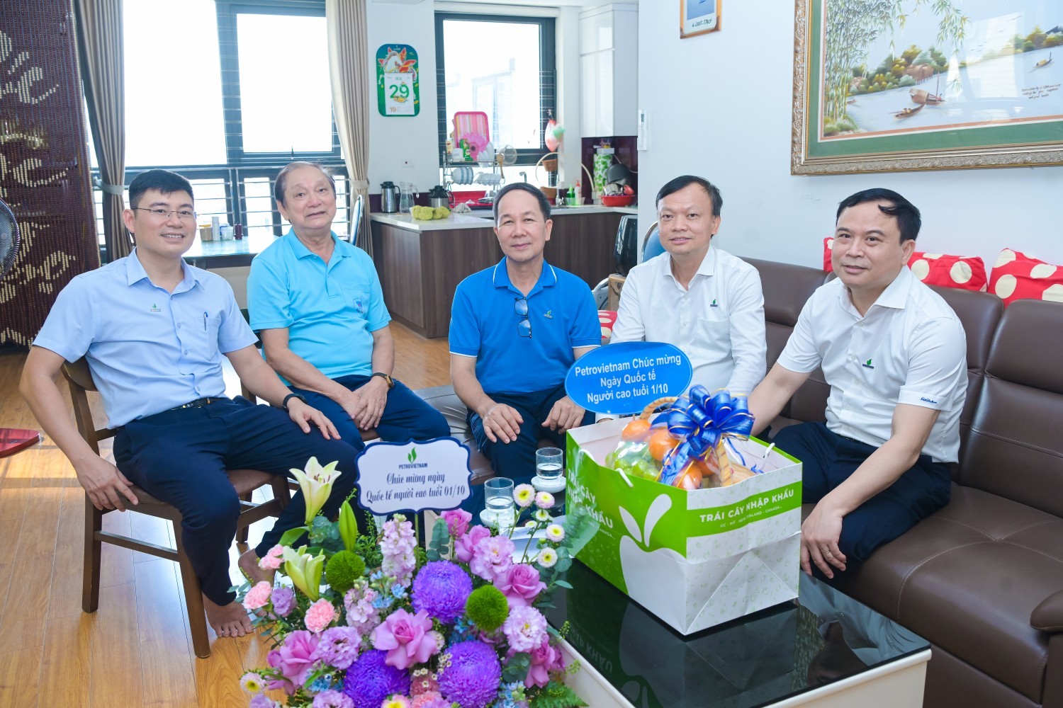 PETROVIETNAM tri ân những “cây cao bóng cả” nhân Ngày Quốc tế Người cao tuổi PETROVIETNAM tri ân những “cây cao bóng cả” nhân Ngày Quốc tế Người cao tuổi