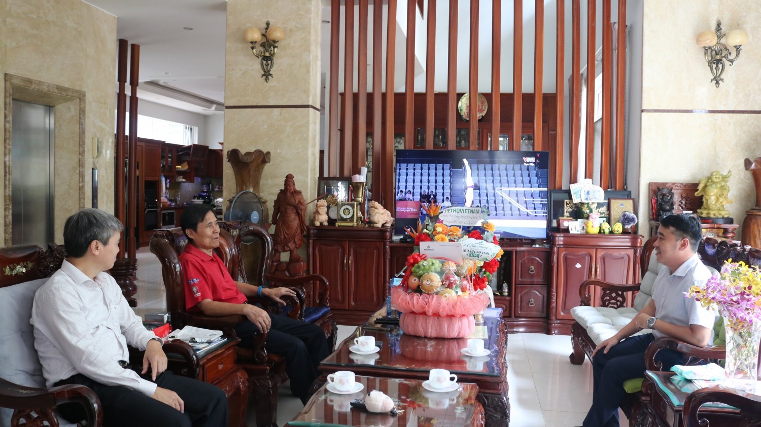 PETROVIETNAM tri ân những “cây cao bóng cả” nhân Ngày Quốc tế Người cao tuổi PETROVIETNAM tri ân những “cây cao bóng cả” nhân Ngày Quốc tế Người cao tuổi